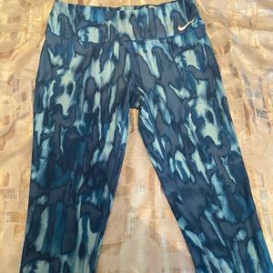 Nike dryfit cropped leggings